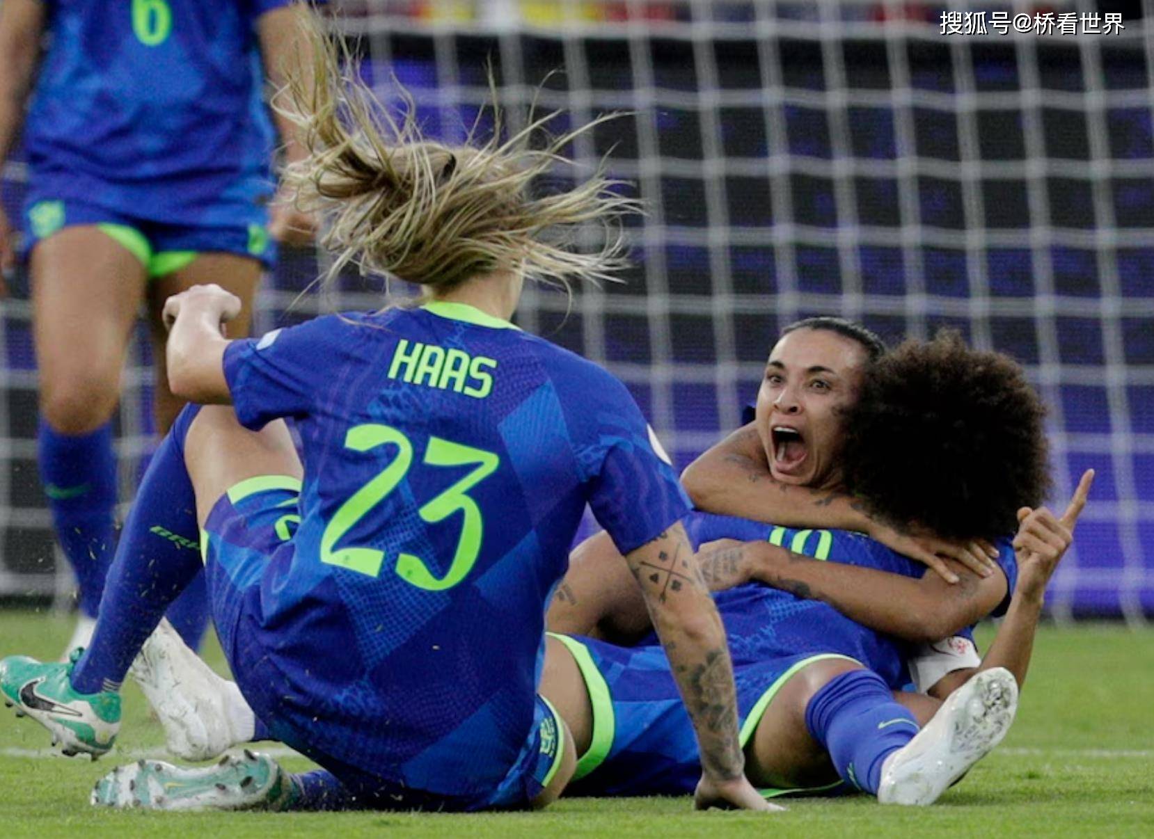 包含南美舞台：巴西女足载誉挑战法国队的词条