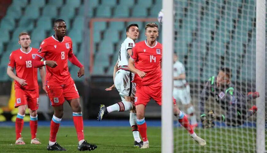 欧洲联赛强势夺魁,球队铁血拼搏取得胜利 欧洲联赛强势夺魁,球队铁血拼搏取得胜利