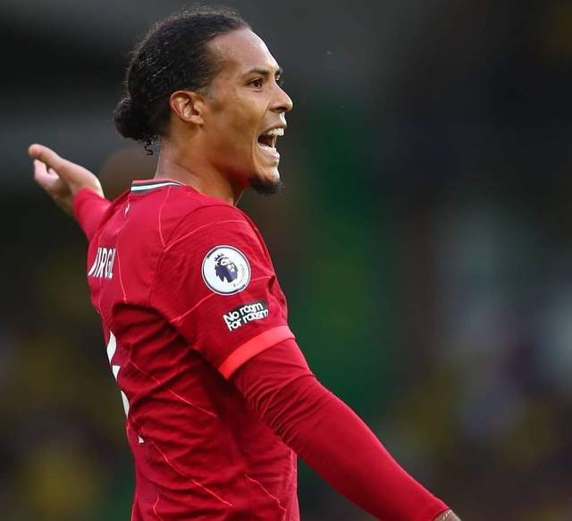 包含阿拉伯球队将士凭一己之力突围，净胜球高领跑的词条