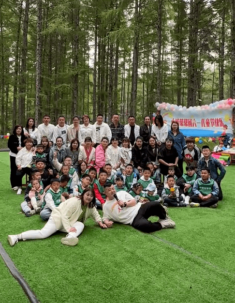 包含阿拉伯球队将士凭一己之力突围，净胜球高领跑的词条